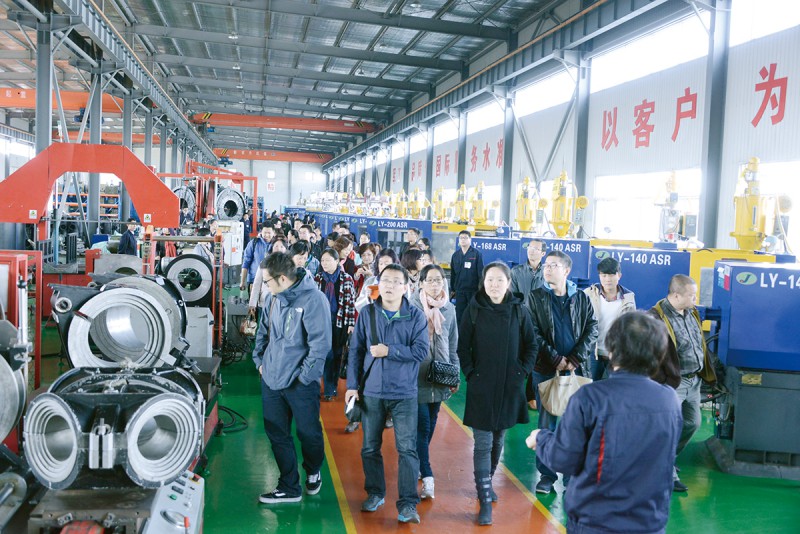 _近40家設計院的給排水設計領域的專家、總工、工程師約100人到天津軍星管業集團有限公司廠區進行參觀DSC6087