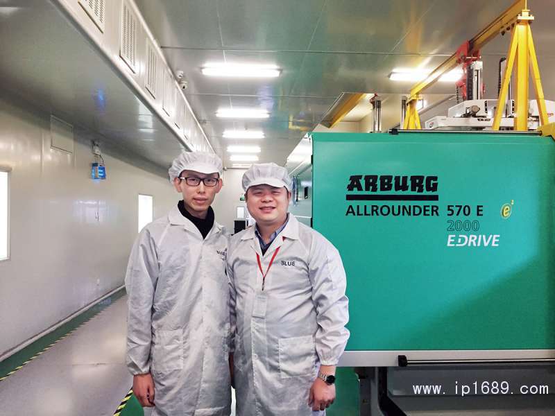 貝萬德公司Marketing-Manager-Danny-Sair-佘建榮(左)與阿博格(深圳)大區銷售經理蕭航合影