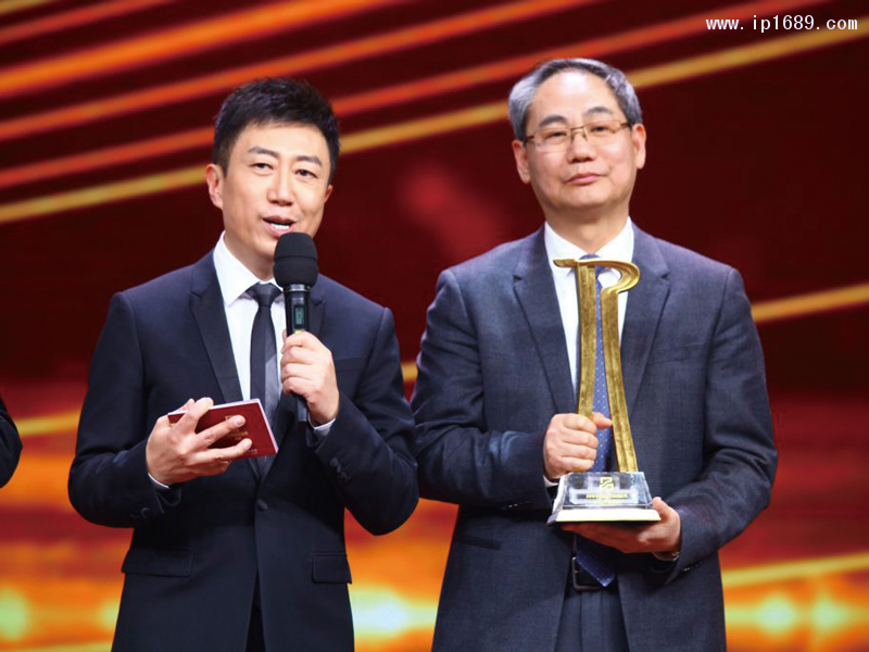 新松公司總裁曲道奎博士接受“2019中國(guó)品牌強(qiáng)國(guó)盛典十大年度新銳品牌”榮譽(yù)