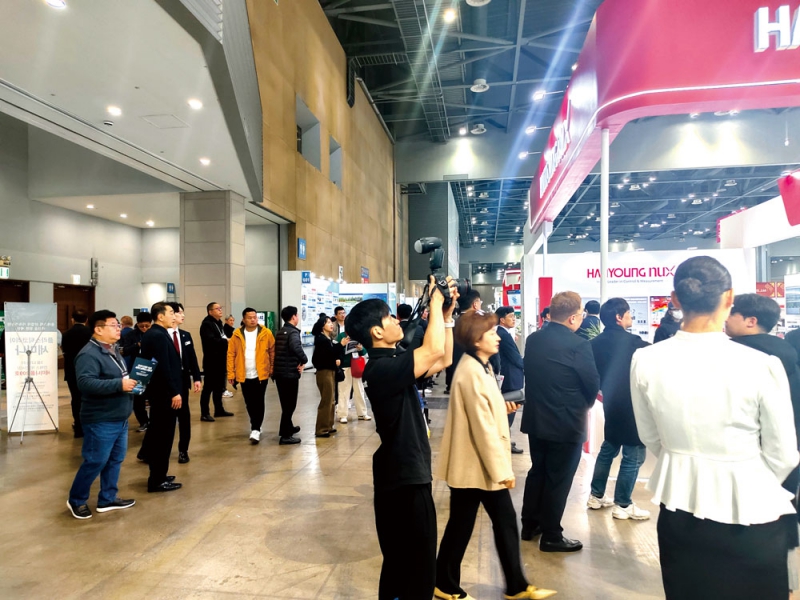 全球塑膠巨頭齊聚，展示前沿技術(shù)設(shè)備-拷貝